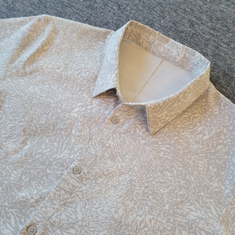 Lululemon Mens One Thing At A Time Short Sleeve Button Down Shirt Grey White XL